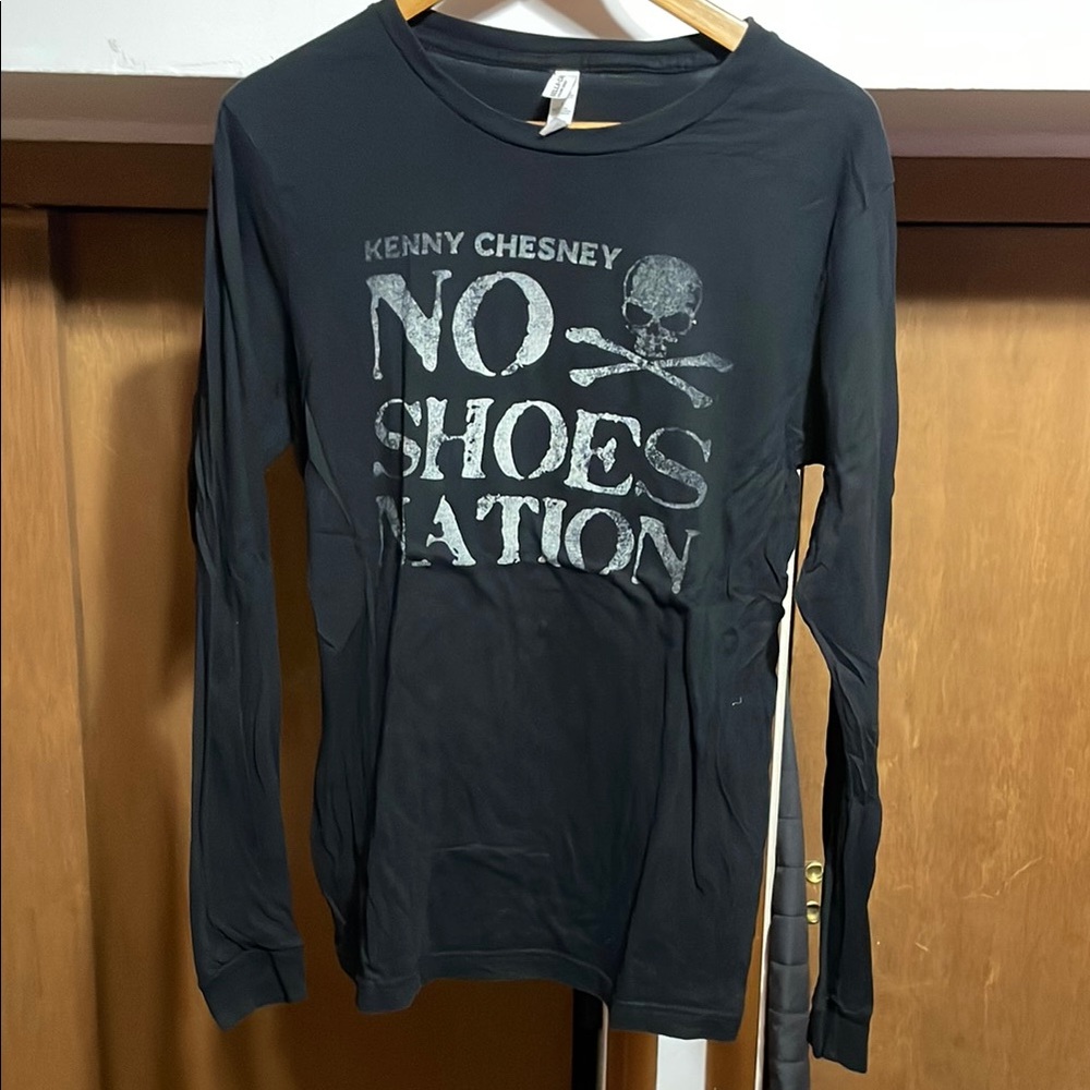 Kenny Chesney. No shoes nation Black Long Sleeve Graphic Tee. Size large